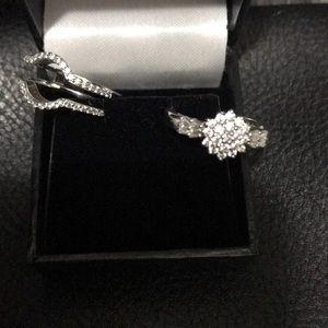 Ring with ring guard